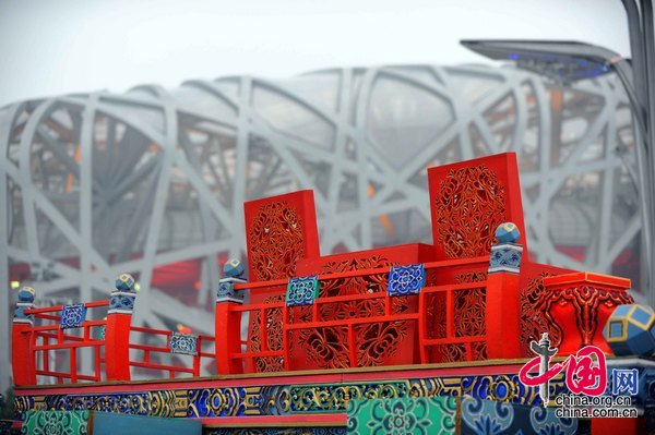 2008年7月30日，第29届夏季奥运会开幕式在北京国家体育场“鸟巢”进行封闭式彩排。在场外做准备。