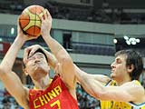 中国男篮钻石杯输球 姚明遭'按头锁喉'[组图]