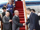 8月1日，柬埔寨国王西哈莫尼、太皇西哈努克及太后莫尼列乘专机抵达北京，将出席第29届北京奥运会相关活动。