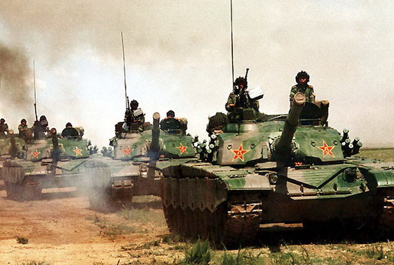 百名外國記者探訪中國精銳裝甲部隊第六裝甲師