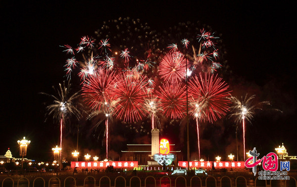 2008年8月2日晚，為配合奧運開幕式演練，天安門廣場燃放焰火。
