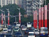 蓝天飘“祥云”路灯　火炬扮青岛街景［组图