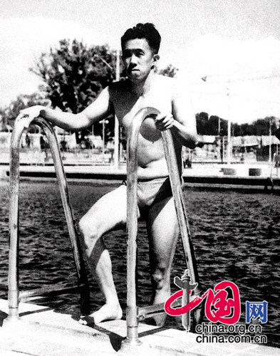  游泳運動員吳傳玉成為新中國參加奧運會比賽的第一人。 新華社供圖
