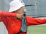 中国女子射箭队加紧训练 张娟娟积极备战奥运[