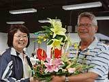 鲜花徽章为主新闻中心路透社记者带来生日惊喜
