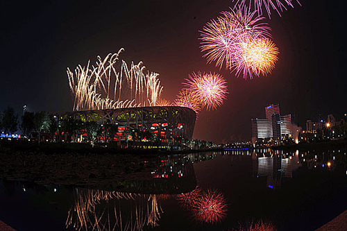 8月8日晚，第29届夏季奥林匹克运动会在北京奥林匹克公园内的国家体育场“鸟巢”开幕。