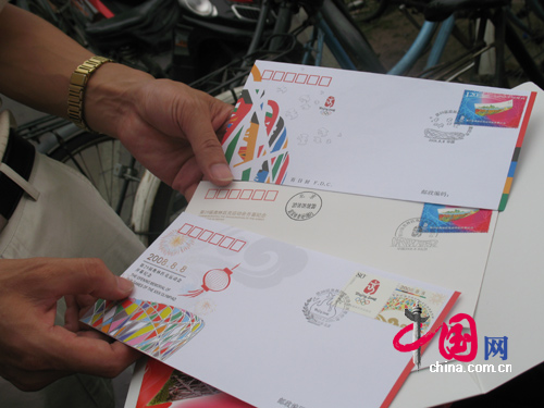 北京市民排起长龙 争相购买奥运开幕式纪念邮