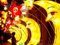 京城“奥运文化广场”五彩缤纷