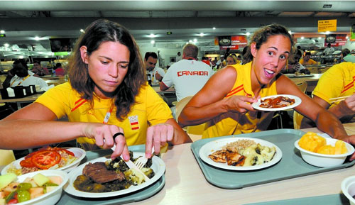 8月11日:布什当观众,奥运村美食,男子双人10米跳水