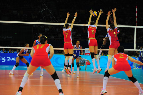 北京奥运:中国女排vs古巴女排精彩瞬间(4)