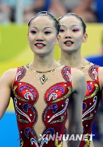 8月18日,中国双胞胎姐妹蒋文文/蒋婷婷在花样游泳双人项目技术自选比赛中。 8月18日,中国双胞胎姐妹蒋文文/蒋婷婷在花样游泳双人项目技术自选比赛中。