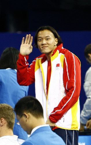 8月21日，中国选手钱震华在北京奥运会现代五项男子10米气手枪比赛中打出189环，以1204分的成绩暂列第二名。