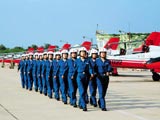 中国首批歼击机女飞行员首飞