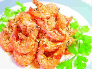外酥里嫩香脆甜美：时尚小菜黄金麦片虾