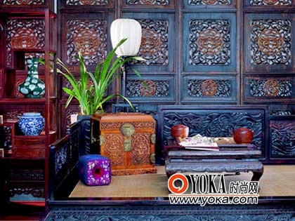明代家具以绚美色泽和稳健造型取胜，这两大因素也共同构成明代家具典雅、和谐的风格特色。