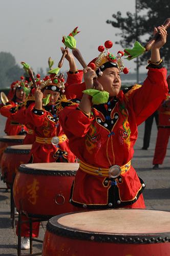  9月4日，北京殘奧會聖火在河南洛陽進行傳遞。這是結束儀式上的文藝表演。