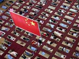 华中师范大学新生家长打地铺过夜[组图]