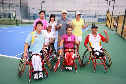 刘德华探望残奥选手 为残疾运动员加油