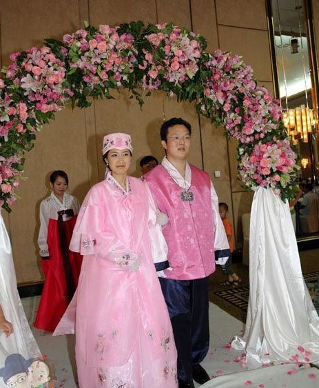 朝鲜族婚礼_朝鲜族婚礼服饰_朝鲜族的xiaohai(2)
