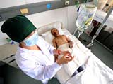 辽宁阜新煤矿事故伤员得到妥善救治[组图]