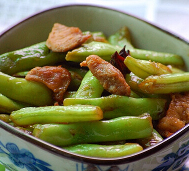 九招教你做出东北炖菜味道：扁豆烧五花肉(图)
