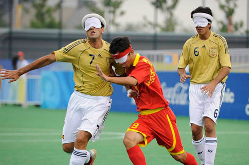 中国盲人足球队进残奥会决赛 国足不行我们行