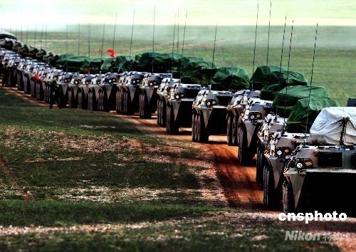 參加“礪兵--2008”演練的解放軍濟南軍區某機械化步兵旅