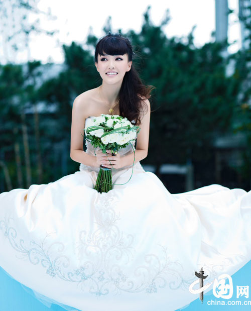 唐嫣纯美婚纱写真 宛若落入凡间的精灵