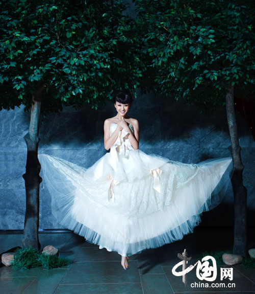 唐嫣纯美婚纱写真 宛若落入凡间的精灵