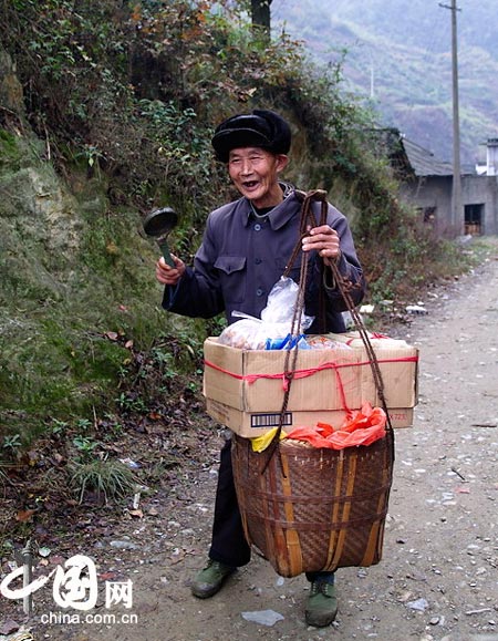 八旬卖货郎的思根情愫:拨浪鼓叮咚响