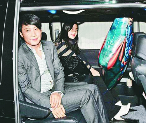 黎明当众为乐基儿按摩 豪掷4800万购买豪宅
