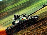 解放军装甲兵沙场砺兵[组图]
