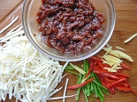 大增食欲的秋季时令菜：自制茭白牛肉丝(组图)