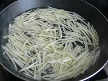 大增食欲的秋季时令菜：自制茭白牛肉丝(组图)