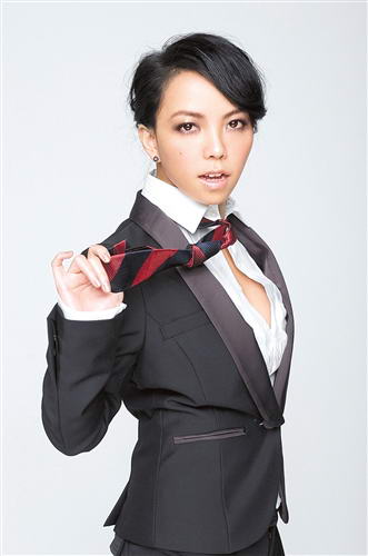 30辆超长车运来张惠妹个唱舞台(图)