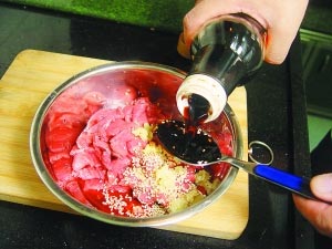 香辣嫩滑不油腻：美味家常菜葱爆牛肉上桌(图)