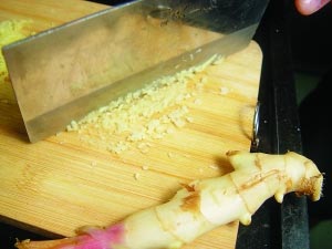 香辣嫩滑不油腻：美味家常菜葱爆牛肉上桌(图)