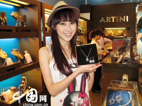 九头身美女马梓涵受利诱 委身ARTINI(图)