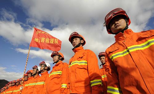 10月7日，西藏地震災(zāi)害救援隊(duì)準(zhǔn)備執(zhí)行救援任務(wù)。