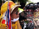 泰国警方施放催泪弹造成45人受伤 其中两名记者[组图]