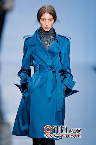 多变女郎，今冬选百搭，蓝紫色流行，时尚