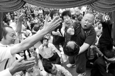 退赛伤害中国足球 体制问题必须要解决