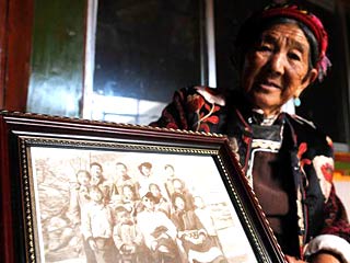 藏族老大妈达瓦央宗家的30年变迁[组图]