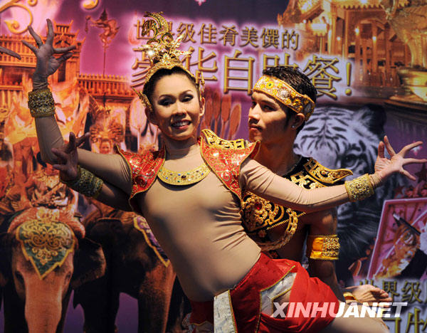  10月22日，在第五届中国—东盟博览会上前来助兴的泰国舞蹈吸引了不少参观者。