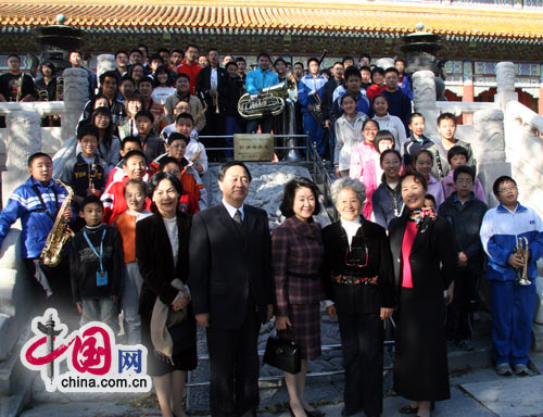 日本首相夫人訪問(wèn)北京少年宮 對(duì)中國(guó)功夫著迷