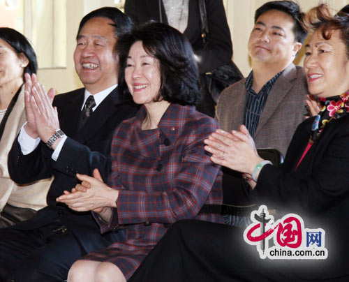 日本首相夫人訪問北京少年宮 對中國功夫著迷
