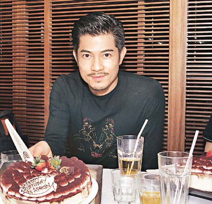 郭富城生日夜打桌球 郭富城生日夜打桌球