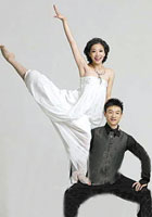 杨威婚纱照摆体操POSE