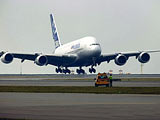 空中巨无霸A380将展翅第七届中国航展