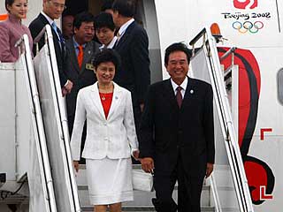 陈云林抵台北 两岸两会最高领导人将历史性会谈[组图]
